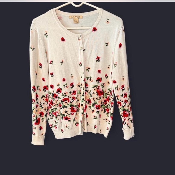 Ava & Viv Floral white with pearl buttons Cardigan - Picture 4 of 6